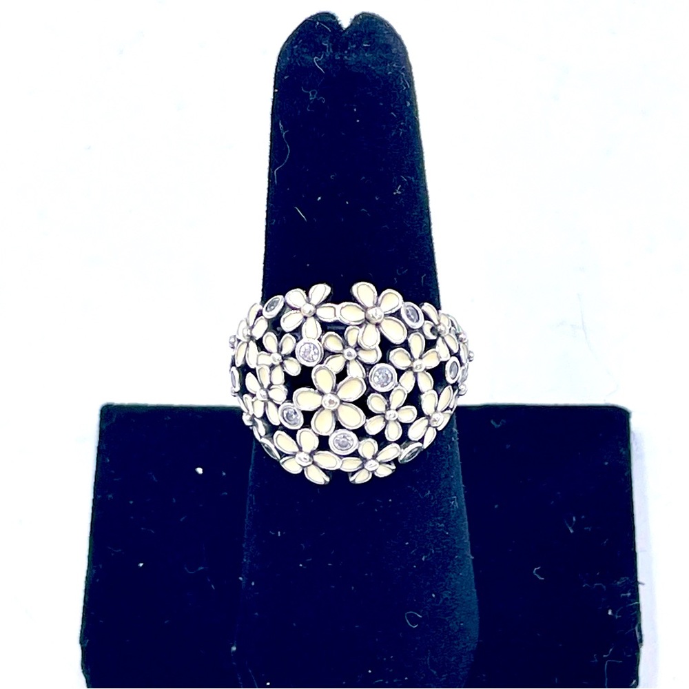 Pandora‎ Ivory Enamel Sterling Silver Daisy Dome Ring in Size 6.75